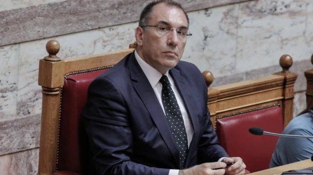 Δ. Καμμένος: Θα παραιτηθεί ή θα τους μιλάει για μια ώρα